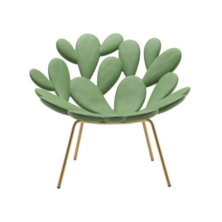 Qeeboo Poltrona Filicudi Balsam Green piedi in ottone