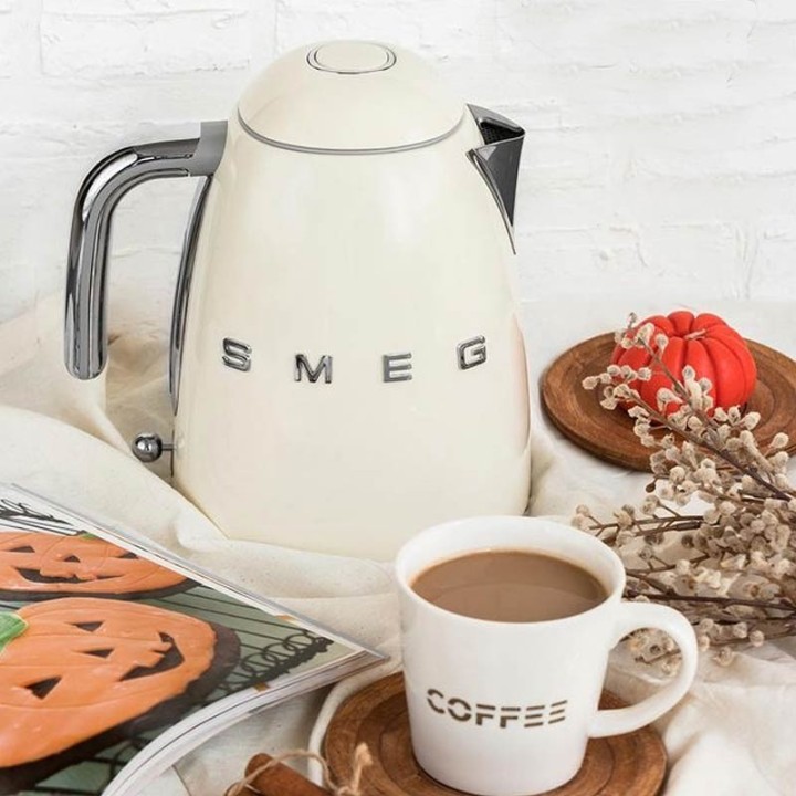 Smeg Bollitore 50's Style 1,7 litri panna