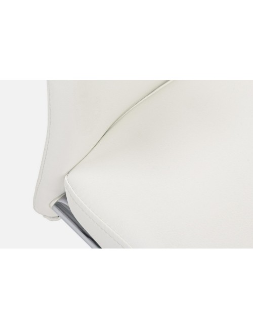 Sedia Bizzotto in ecopelle beige Thelma dettaglio pelle