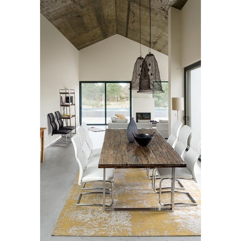 Sedia Bizzotto in ecopelle beige Thelma ambientata al tavolo