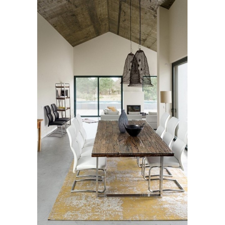 Sedia Bizzotto in ecopelle beige Thelma ambientata al tavolo