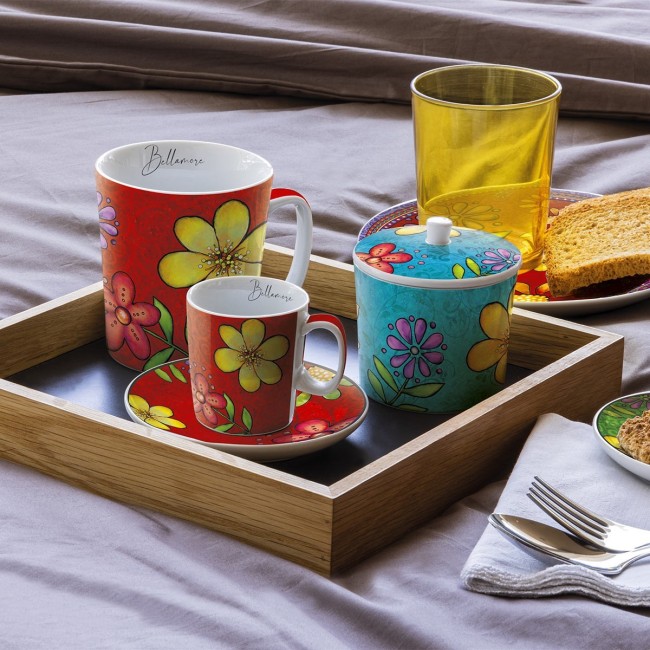 Egan Mug Bellamore Rosso Ml 430 su vassoio di legno