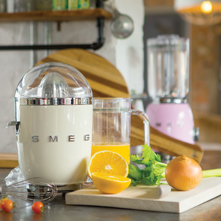 Smeg Spremiagrumi 50's Style panna