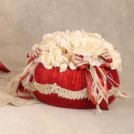 Fiori di Lena Pompon in velluto con rose e ortensia