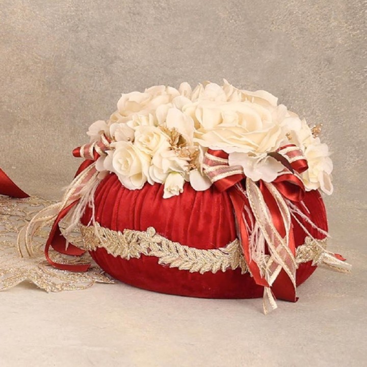 Fiori di Lena Pompon in velluto con rose e ortensia
