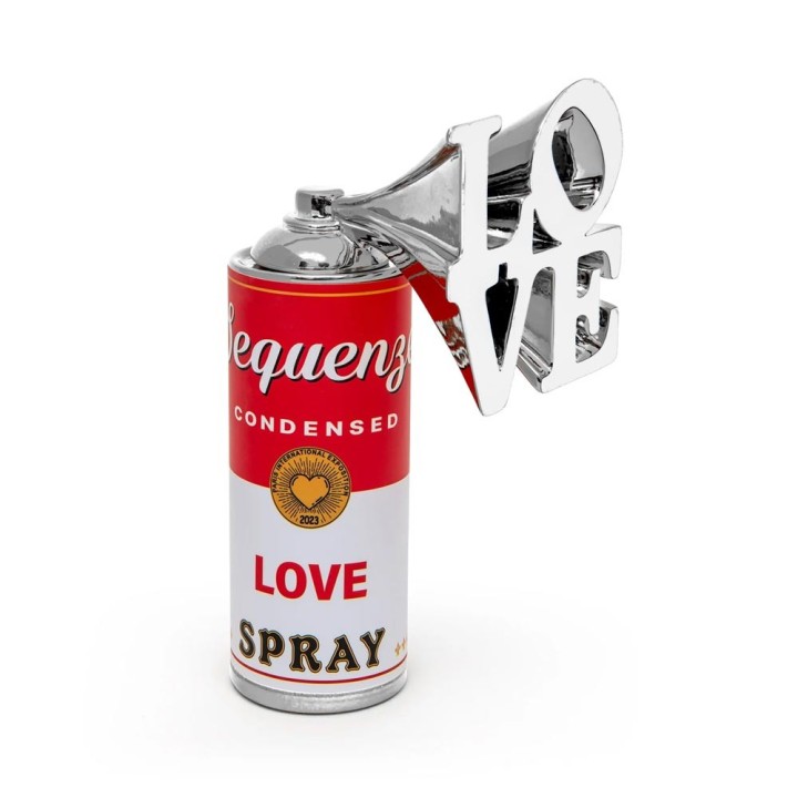Sequenze Scultura Loversize spray argento
