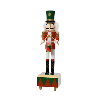 NUTCRACKER PINEWOOD ON BASE FSC MIX