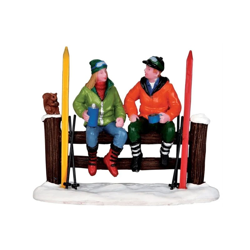 Lemax Cross Country Coffee Break 32134 – Statuina in Resina Collezione Vail Village