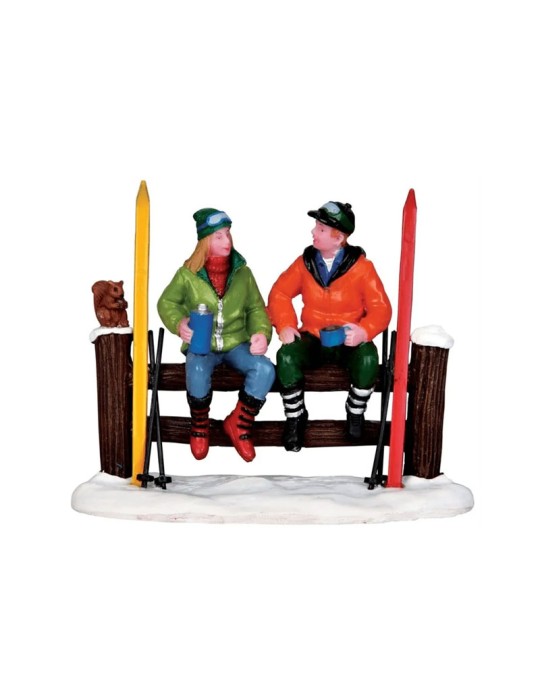Lemax Cross Country Coffee Break 32134 – Statuina in Resina Collezione Vail Village