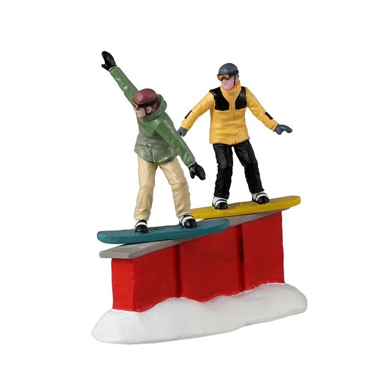 Lemax Snowboard Sliders 32224 – Statuina in Resina Collezione Vail Village