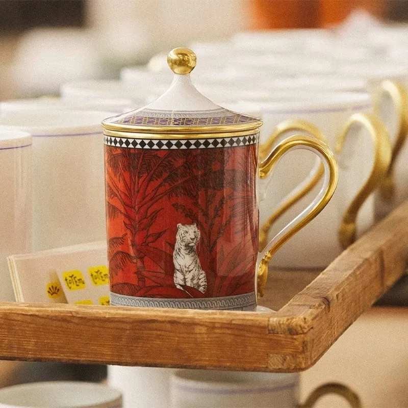Mug Totem Tigre con Coperchio in Porcellana e...