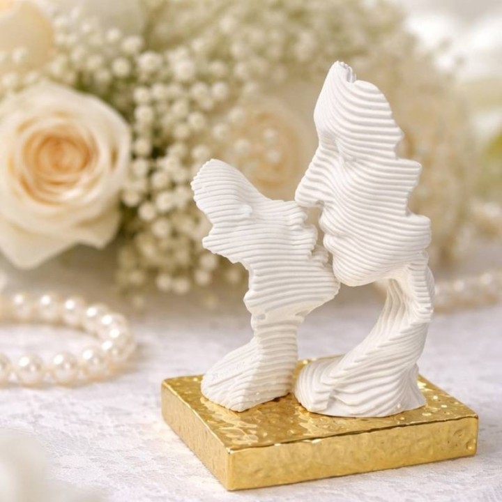 Bongelli Preziosi Scultura Bacio stilizzato bianco e oro