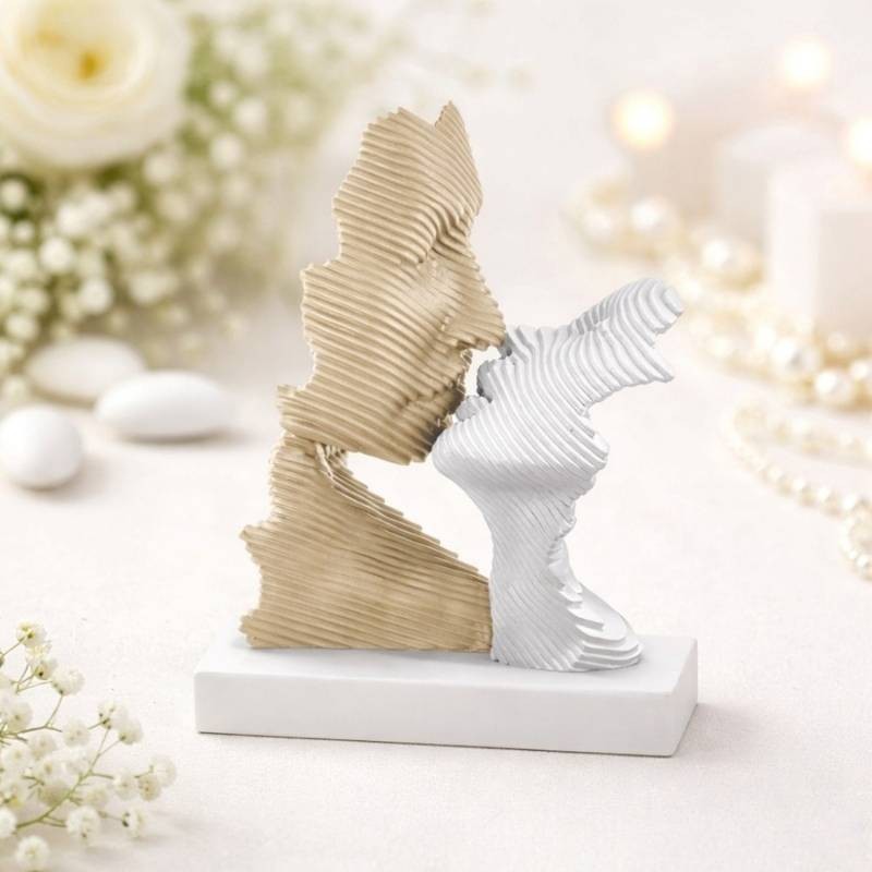 Scultura Bacio Stilizzato Nocciola Bianco...