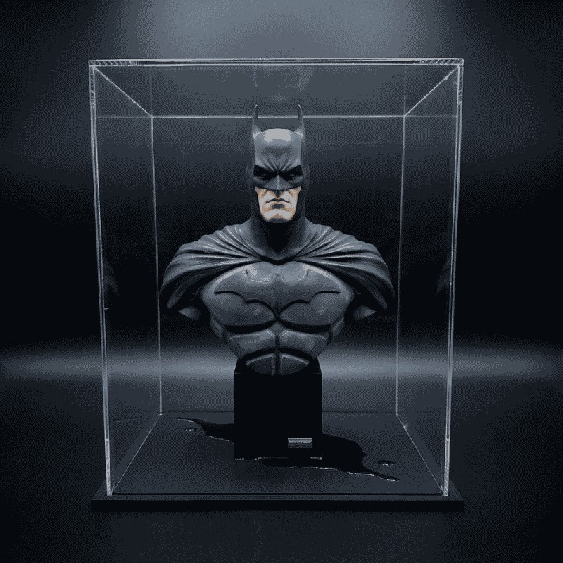 Teca Espositiva d'Autore con Scultura Busto "Batman" in Ceramica – Macrì