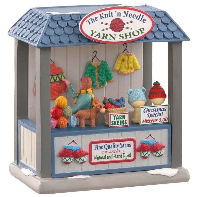The Knit 'N Needle Yarn Shop Lemax - Scena Natalizia Illuminata in Poliresina | Collezione Caddington Village Cod. 14910