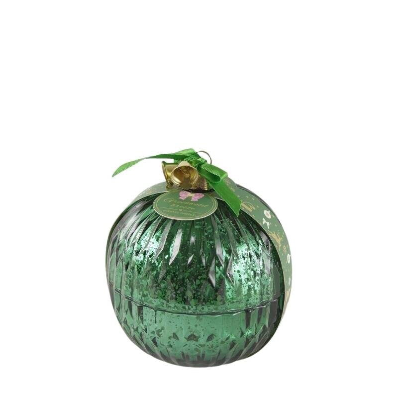 Candela Sfera di Natale in Vetro Verde con Nastro e Campanellini - EDG Enzo De Gasperi (Fragranza Greenwood Breeze, Ø 8 cm)