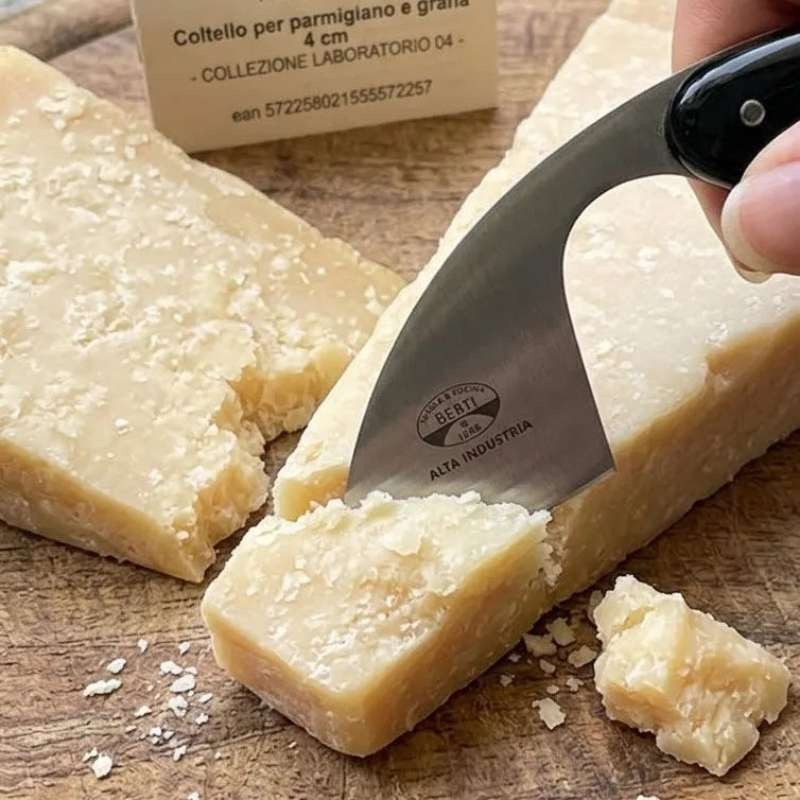 Coltello per Parmigiano e Grana Lama 4 cm...