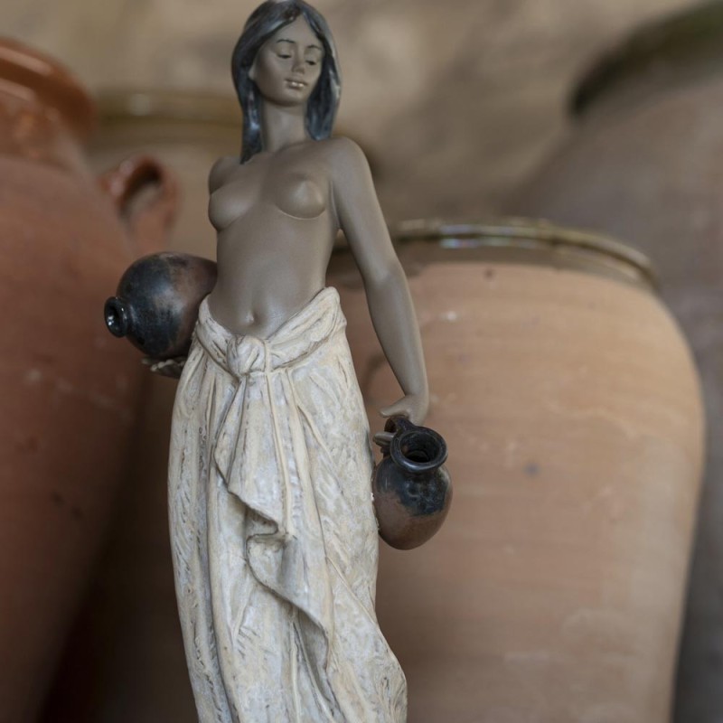 Lladrò Statua acquaiola in porcellana handmade