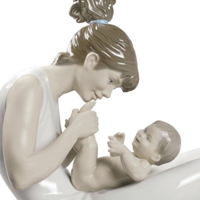 Lladrò Statua Risate con mamma in porcellana handmade 2